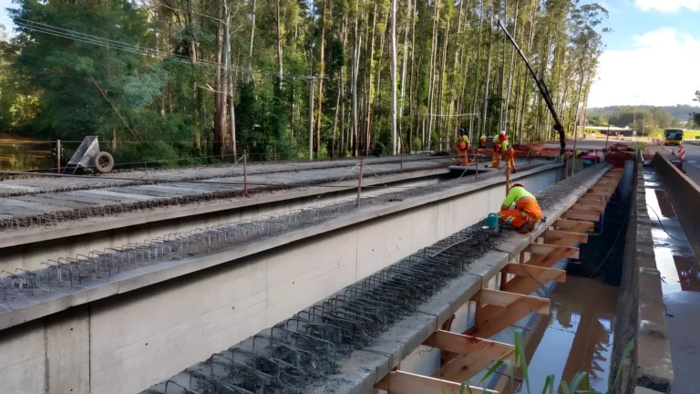 ponte-sobre-ribeirao-pinheiros-em-valinhos_1