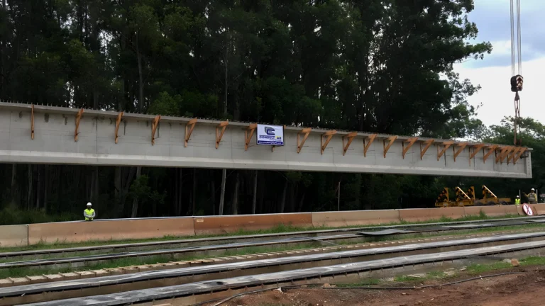 ponte-sobre-ribeirao-pinheiros-em-valinhos_2